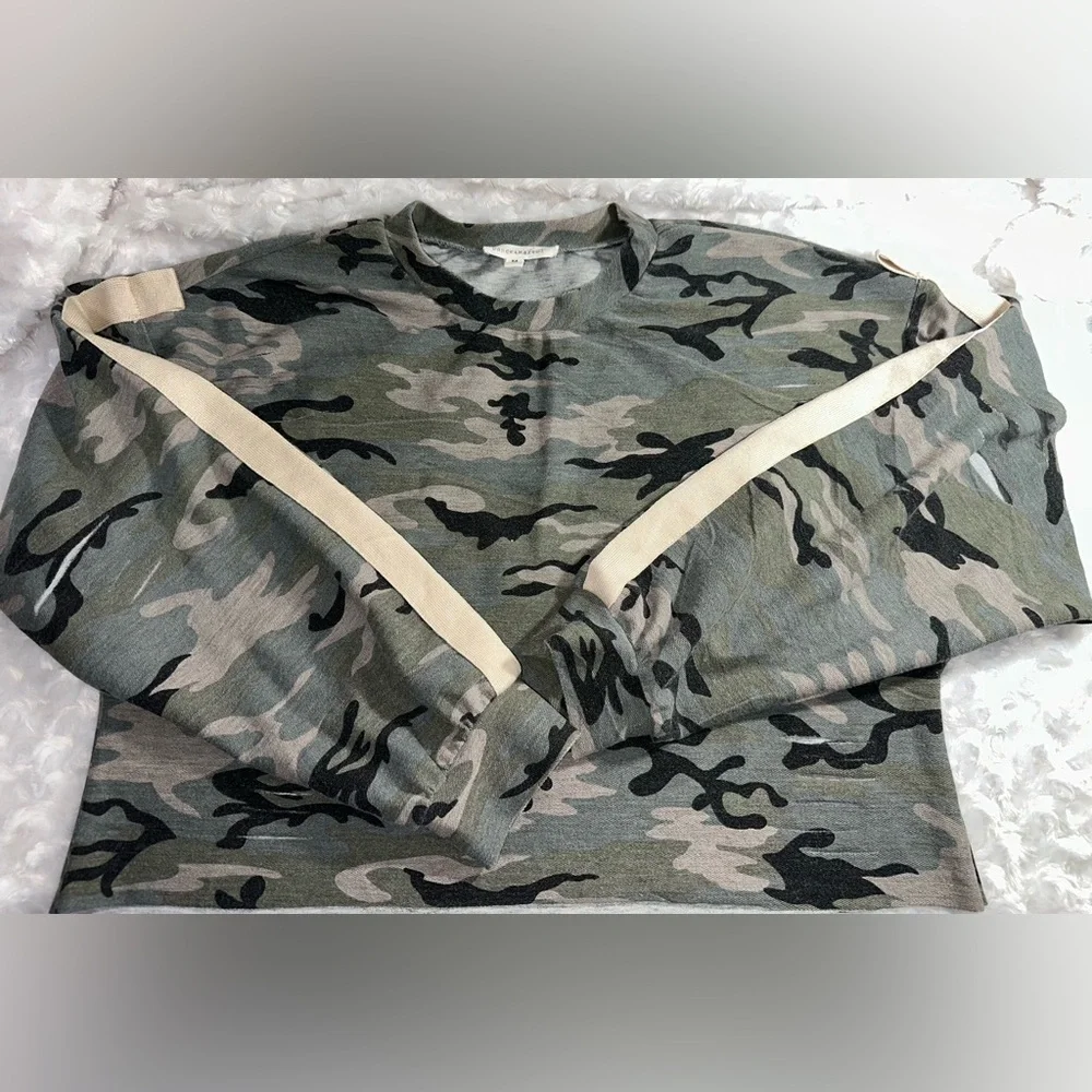 Dance & Marvel Green Camo Ripped Style Crop Top‎ - Picture 2 of 16